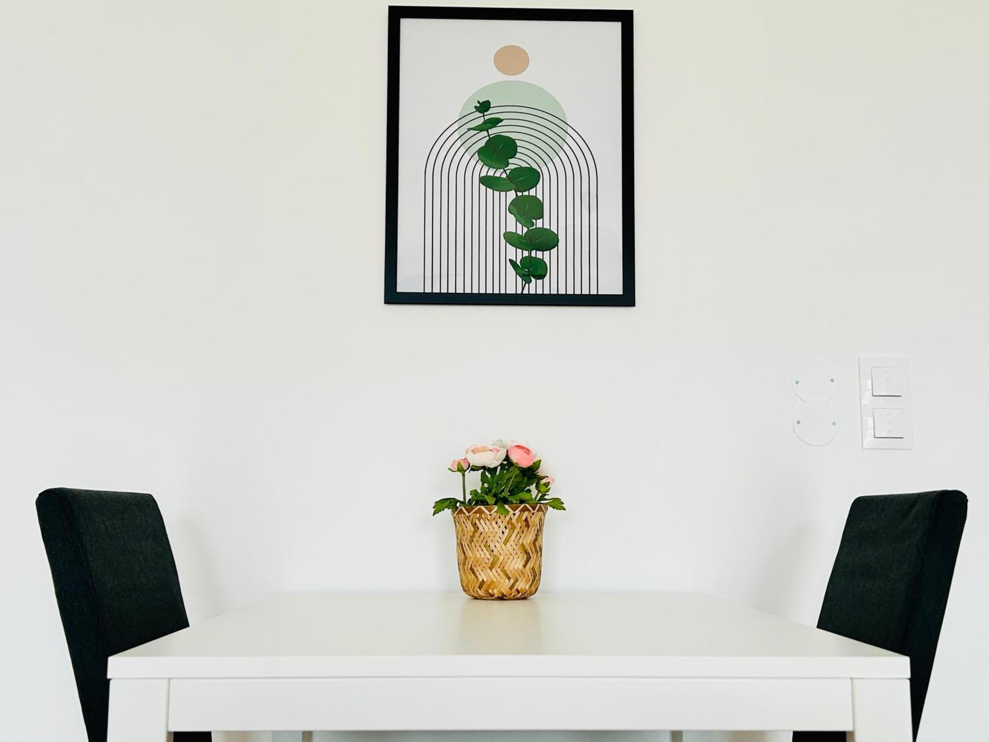 Modern Apartment With Balcony & Free Parking - Nearby Metro Wenen Buitenkant foto