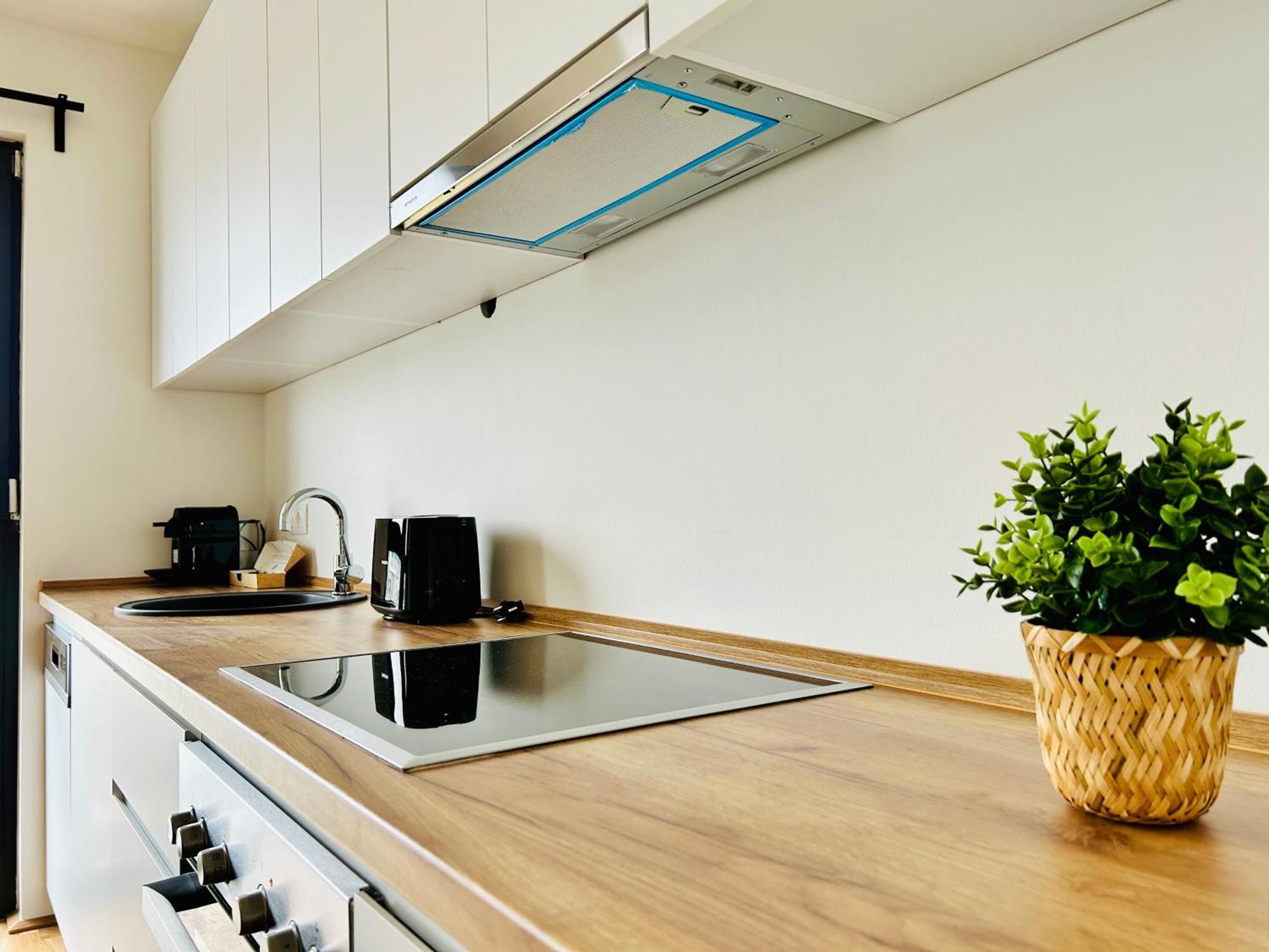 Modern Apartment With Balcony & Free Parking - Nearby Metro Wenen Buitenkant foto