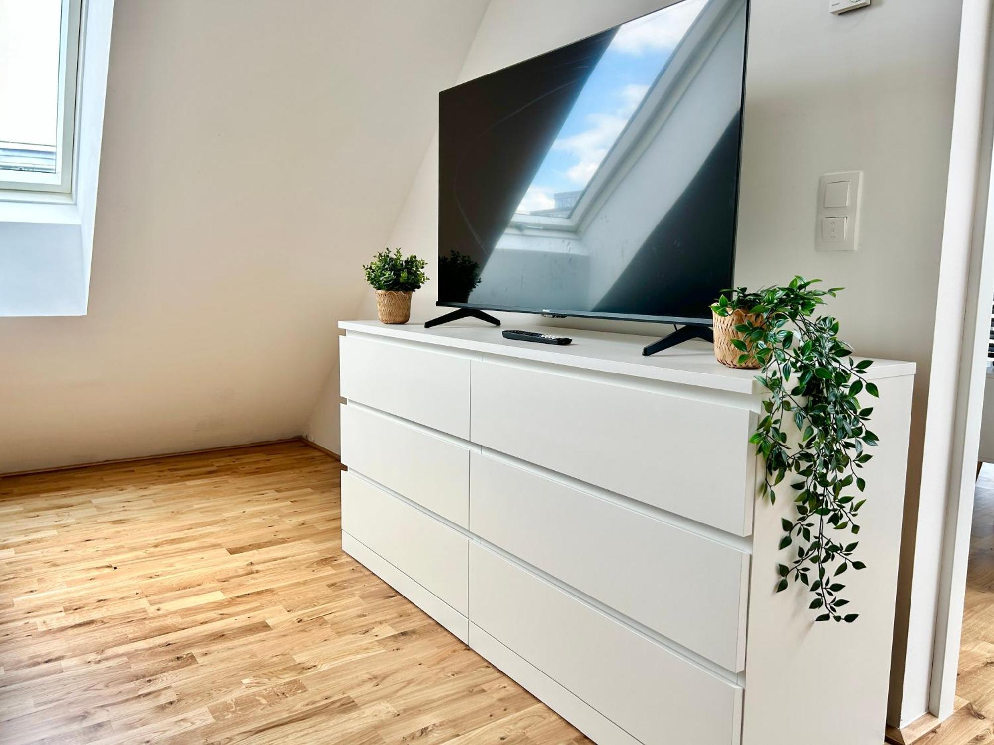 Modern Apartment With Balcony & Free Parking - Nearby Metro Wenen Buitenkant foto